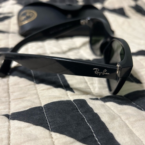 Ray-Ban Wayfarer Sunglasses - Picture 2 of 3